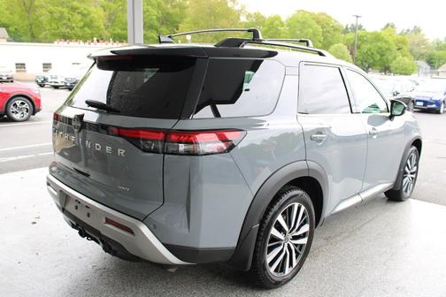 2022 Nissan Pathfinder Platinum