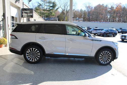 2023 Lincoln Aviator Standard AWD