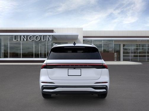 White Platinum Tri-Coat 2026 Lincoln Nautilus Black Label