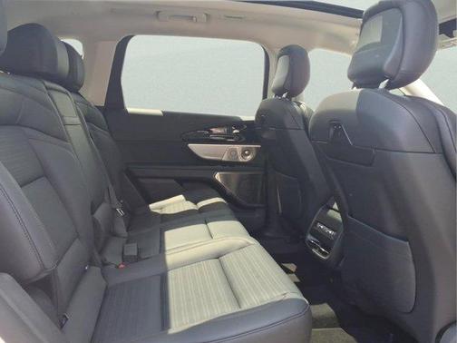White Platinum Tri-Coat 2026 Lincoln Nautilus Reserve