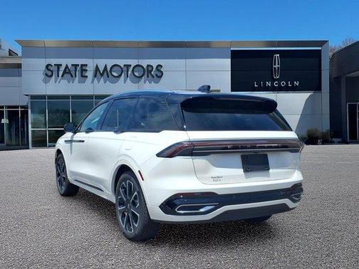 White Platinum Tri-Coat 2026 Lincoln Nautilus Reserve
