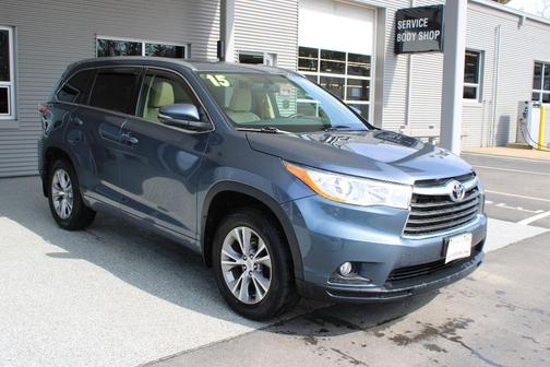 Blue 2015 Toyota Highlander XLE