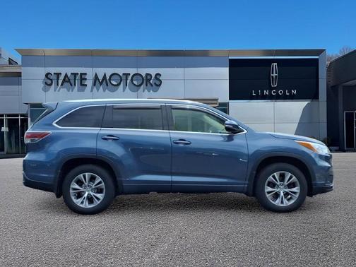 Blue 2015 Toyota Highlander XLE
