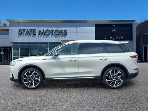 Ceramic White 2023 Lincoln Corsair Reserve