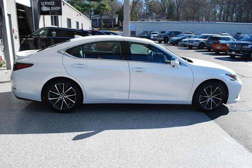 2022 Lexus ES 350 Base