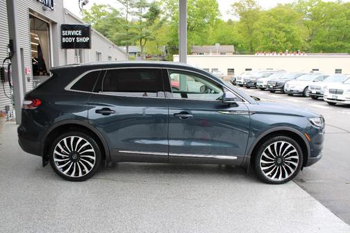 2022 Lincoln Nautilus Black Label