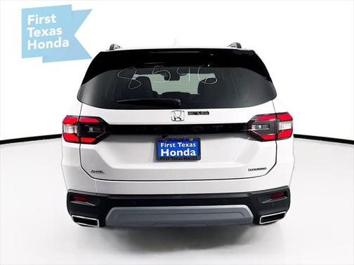 2025 Honda Pilot Touring 8-Passenger