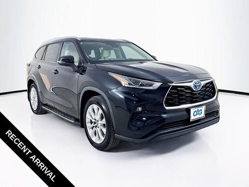 Midnight Black Metallic 2022 Toyota Highlander Hybrid Limited