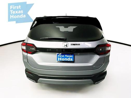 2025 Honda Pilot Touring 8-Passenger