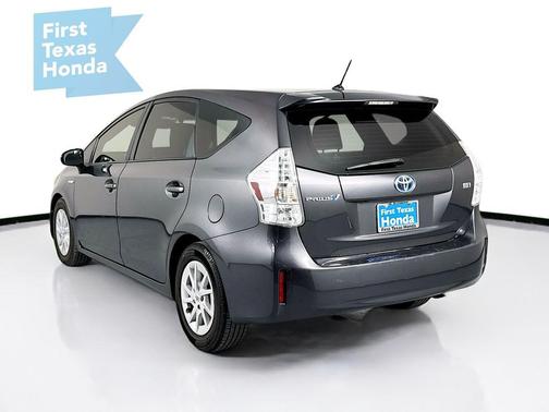 2014 Toyota Prius v Five