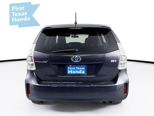 2014 Toyota Prius v Five