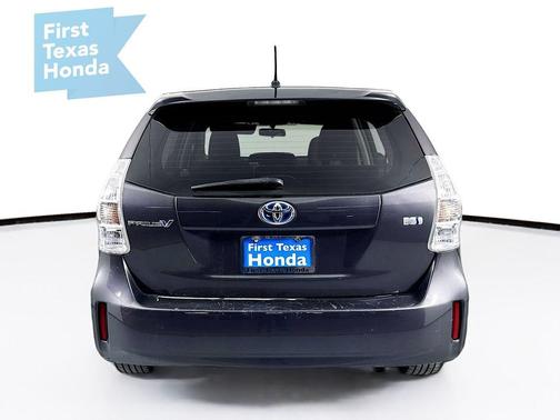 2014 Toyota Prius v Five