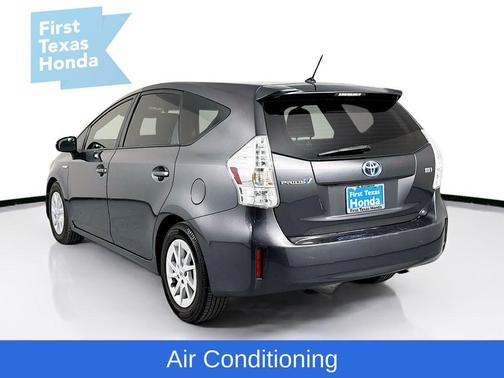 2014 Toyota Prius v Five