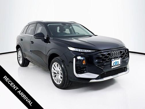Mythos Black Metallic 2026 Audi Q3 TFSI quattro S tronic