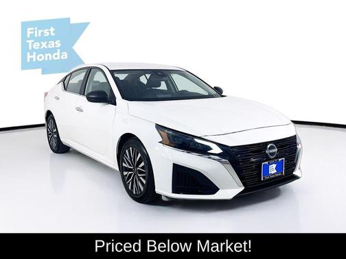 Glacier White 2025 Nissan Altima 2.5 SV