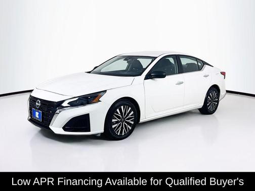 Glacier White 2025 Nissan Altima 2.5 SV