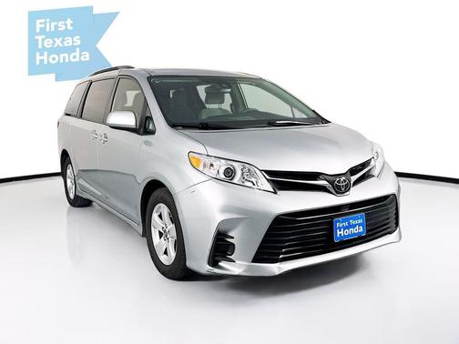 2019 Toyota Sienna LE
