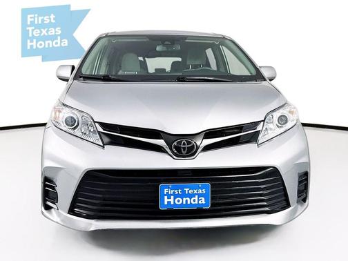 2019 Toyota Sienna LE