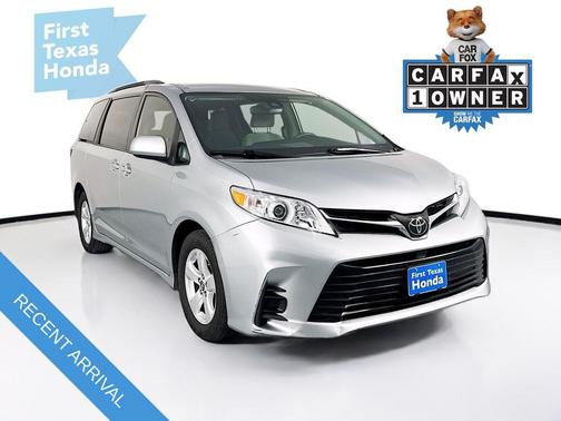 2019 Toyota Sienna LE