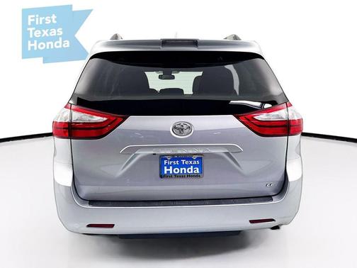 2019 Toyota Sienna LE