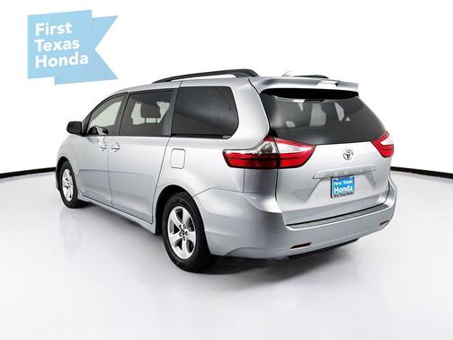 2019 Toyota Sienna LE