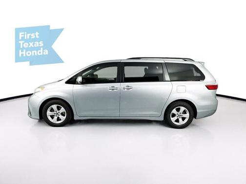 2019 Toyota Sienna LE