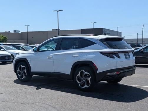 White 2023 Hyundai TUCSON SEL