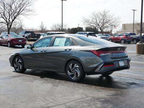 2024 Hyundai ELANTRA Limited