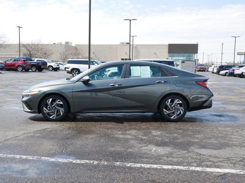 2024 Hyundai ELANTRA Limited