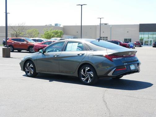 2024 Hyundai ELANTRA HEV Limited