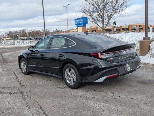 2025 Hyundai SONATA SE