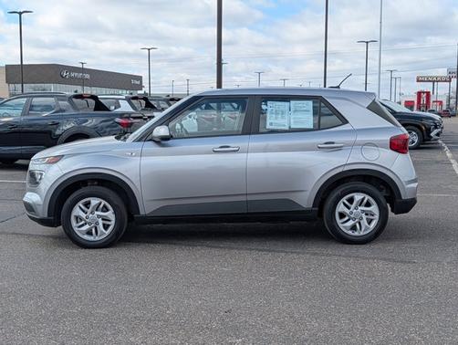2023 Hyundai VENUE SE