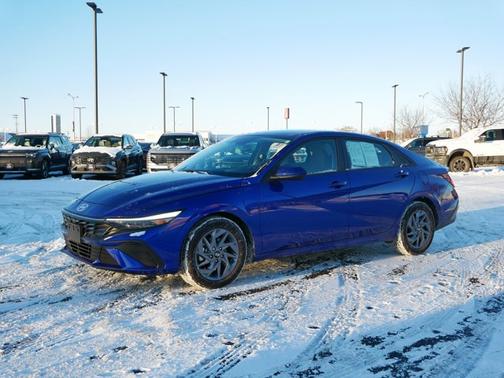 2024 Hyundai ELANTRA SEL