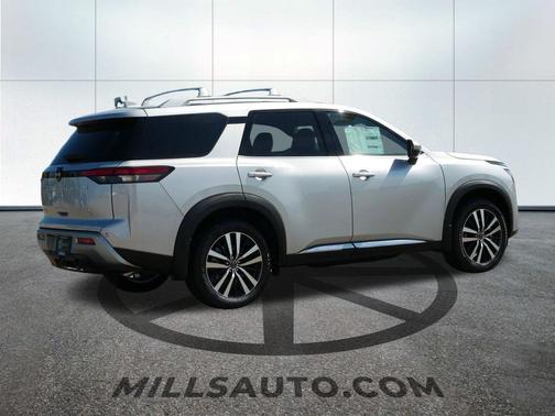 2025 Nissan Pathfinder Platinum 4WD