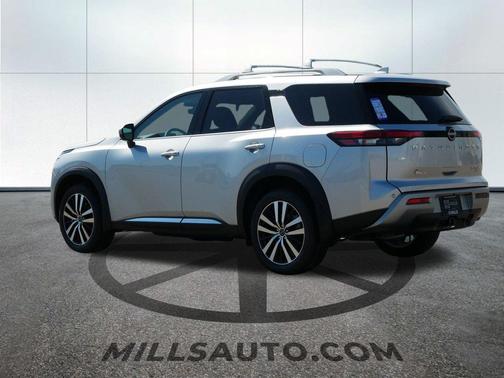 2025 Nissan Pathfinder Platinum 4WD