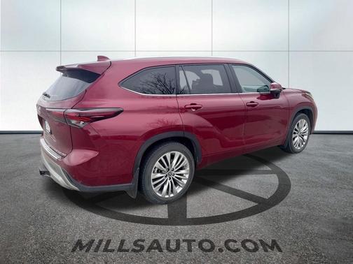 2024 Toyota Highlander Platinum