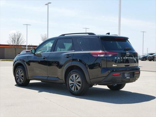2024 Nissan Pathfinder SV 4WD