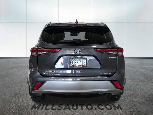 2021 Toyota Highlander Hybrid Platinum