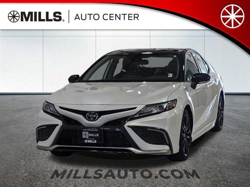 Wind Chill Pearl/Midnight Black Metallic 2023 Toyota Camry XSE