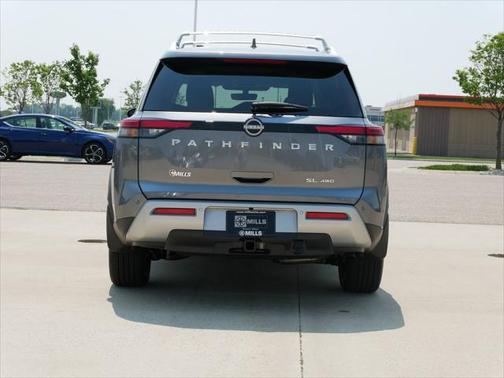 2025 Nissan Pathfinder SL 4WD