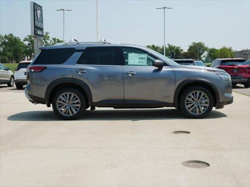 2025 Nissan Pathfinder SL 4WD