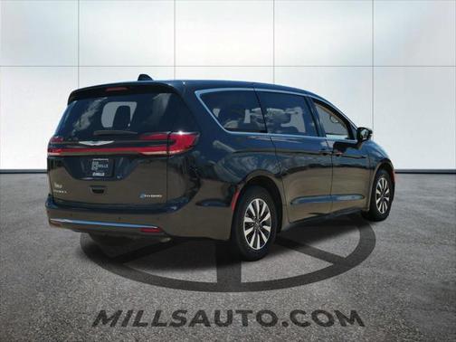 2023 Chrysler Pacifica Hybrid Touring L