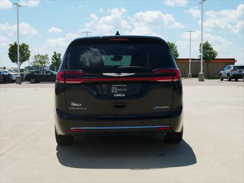 2023 Chrysler Pacifica Hybrid Touring L
