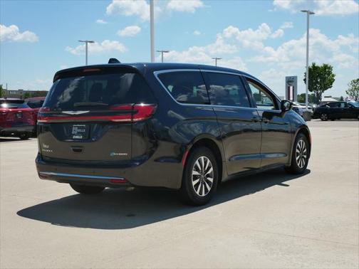 2023 Chrysler Pacifica Hybrid Touring L