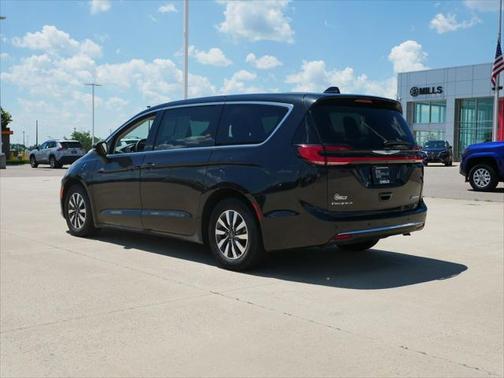 2023 Chrysler Pacifica Hybrid Touring L
