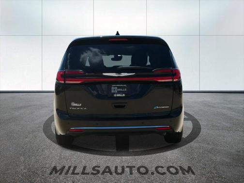 2023 Chrysler Pacifica Hybrid Touring L