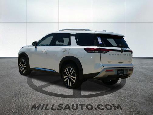 2025 Nissan Pathfinder Platinum 4WD