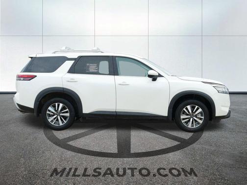 2024 Nissan Pathfinder SL 4WD