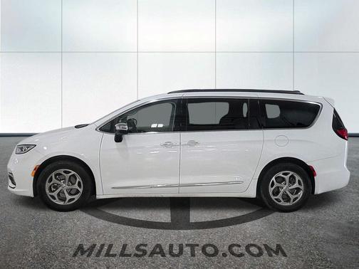 Bright White Clearcoat 2023 Chrysler Pacifica Limited