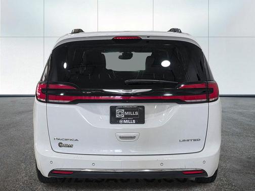 Bright White Clearcoat 2023 Chrysler Pacifica Limited